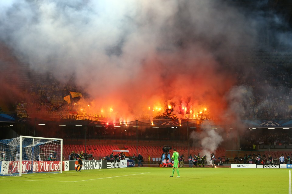 Pyrotechnik in Neapel - Zwei Sichtweisen