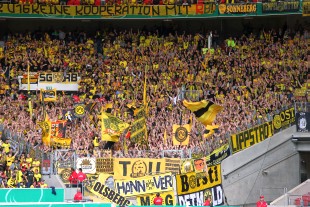 Einen lautstarken und farbenfrohen Block wird es erst ab der 21. Minute geben