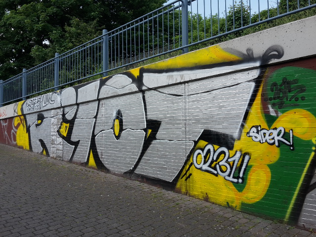 Graffiti der Riots, versehen mit ihrem Gruppennamen
