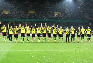 Jubel nach Abpfiff vor der Südtribüne