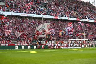 Nur laut nach den Führungstreffern - die Kölner Südkurve