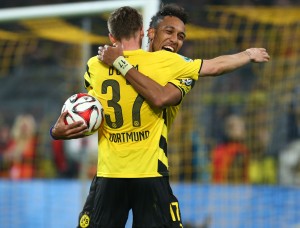 Durm und Aubameyang bejubeln den Ausgleich
