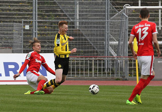 klarer Fall: Elfmeter nach Foul an Arweiler