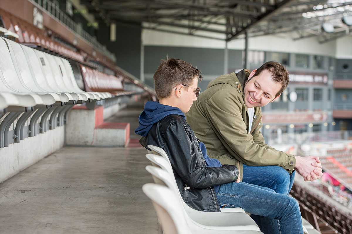 Die Wochenendrebellen Mirco und Jason bei ihrer Suche nach einem Lieblingsverein