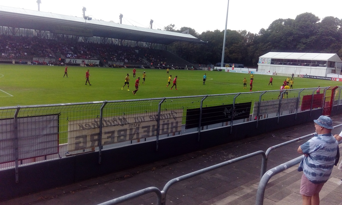 1:1 im Spitzenspiel - Latte und Schiri ärgern Dortmunds Amateure