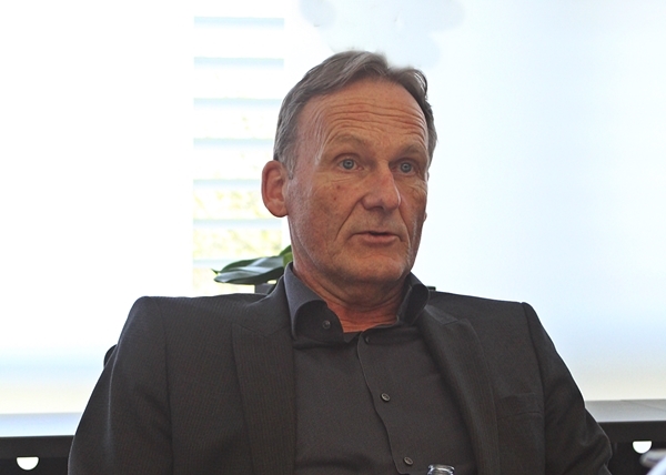 Stand Rede und Antwort - Aki Watzke