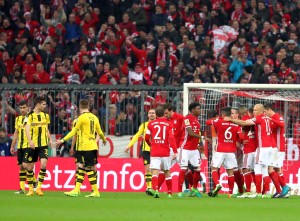 Und das Gegenstück dazu: rotweißer Torjubel