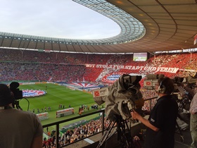 Papptafel-Choreo des FC Bayern